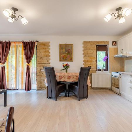 Hotel Casuta Cu Trandafiri Slănic Esterno foto