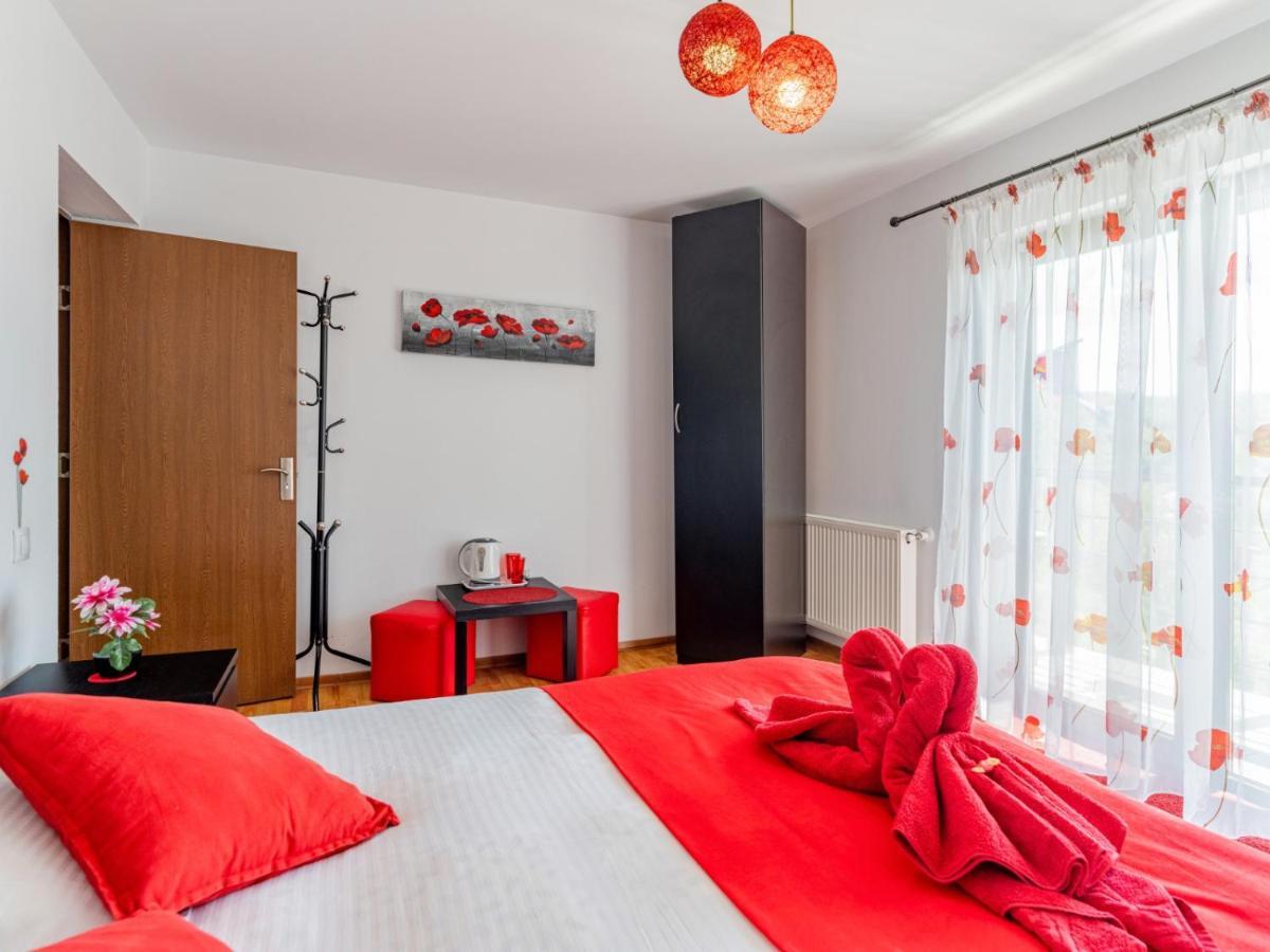 Hotel Casuta Cu Trandafiri Slănic Esterno foto