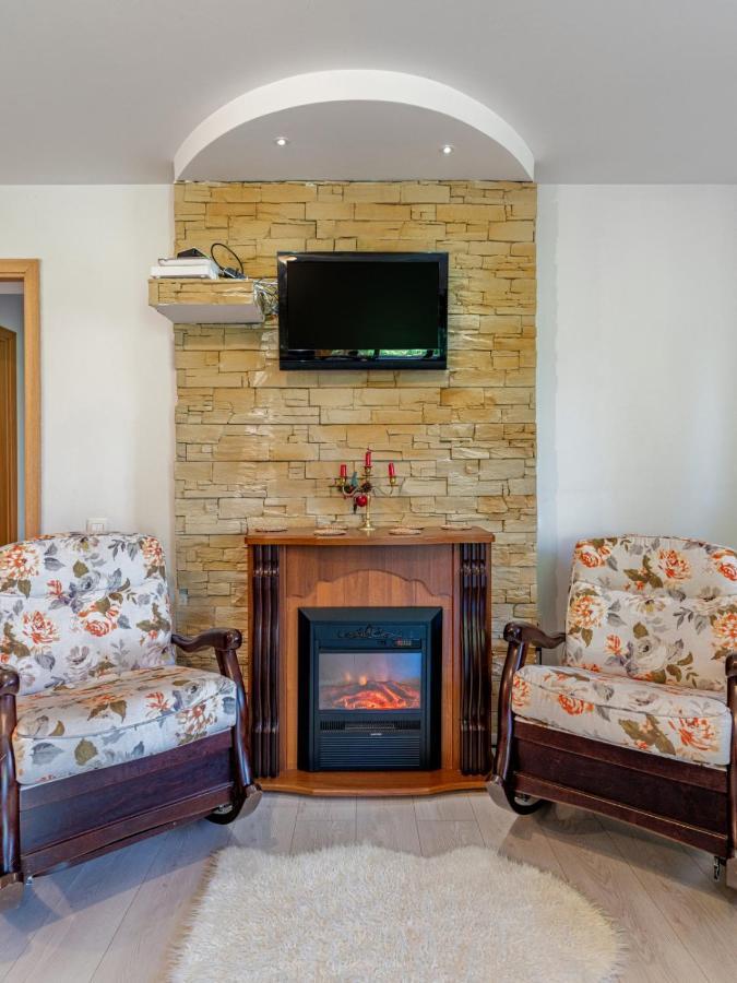 Hotel Casuta Cu Trandafiri Slănic Esterno foto