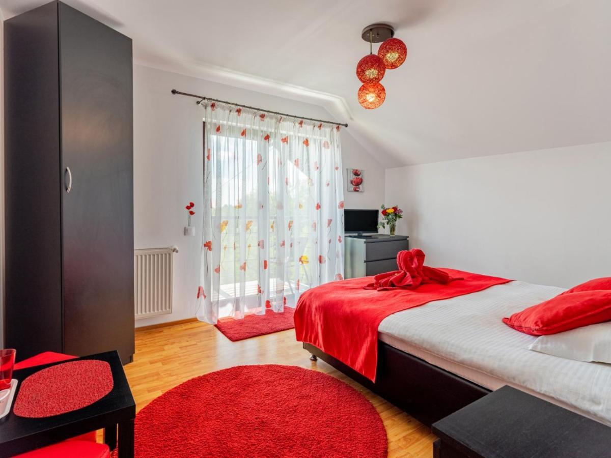 Hotel Casuta Cu Trandafiri Slănic Esterno foto