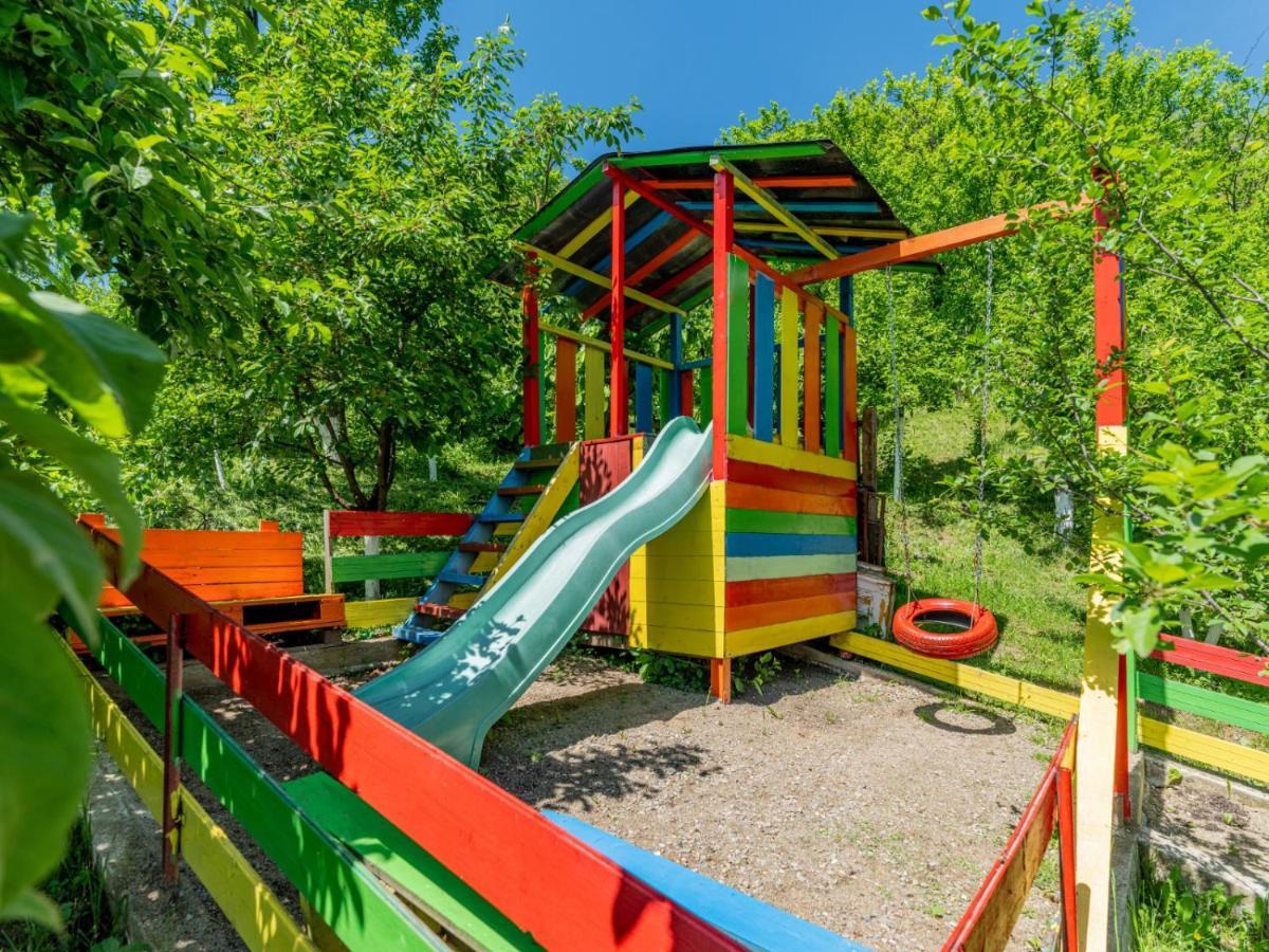 Hotel Casuta Cu Trandafiri Slănic Esterno foto