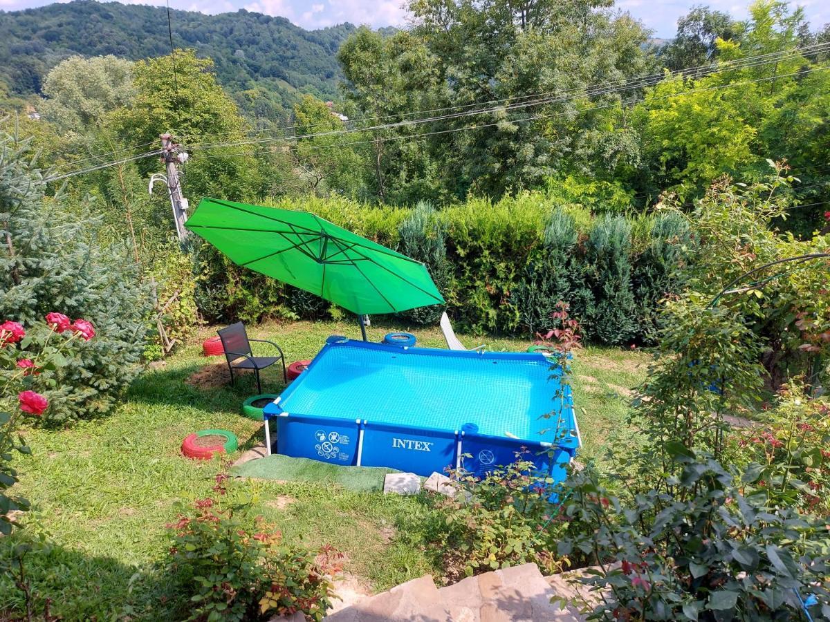 Hotel Casuta Cu Trandafiri Slănic Esterno foto