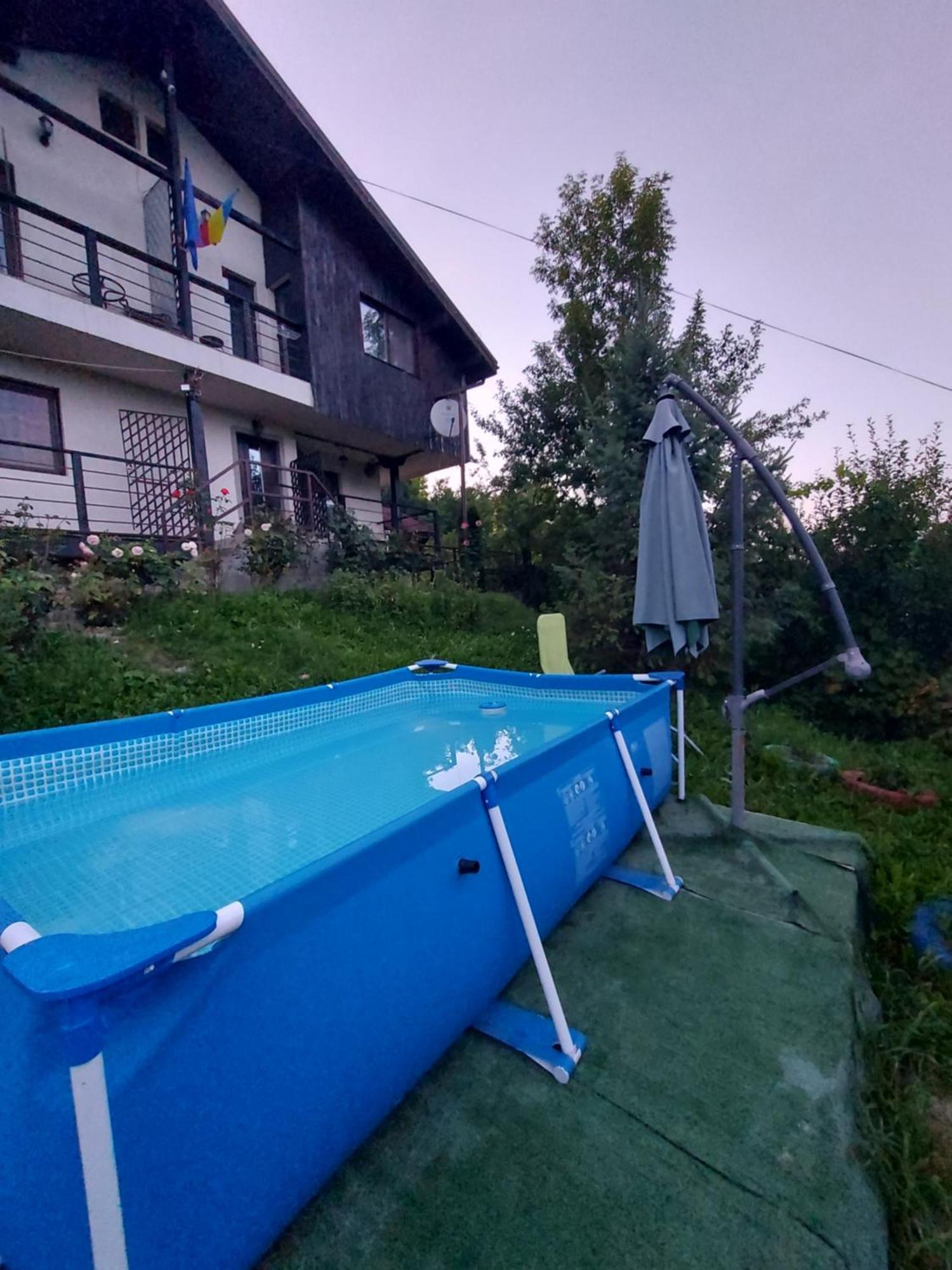 Hotel Casuta Cu Trandafiri Slănic Esterno foto